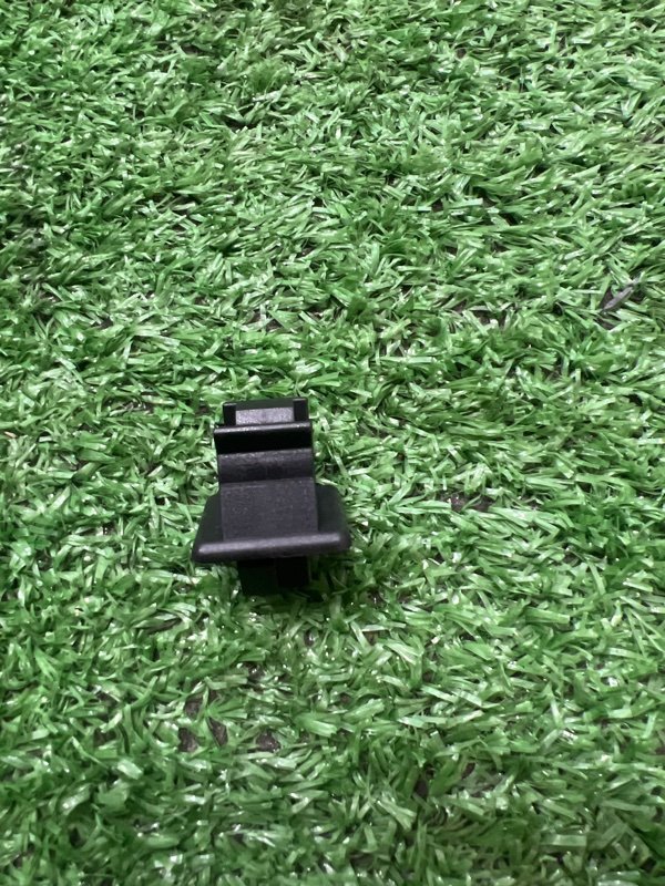 Клипса кузова, 100 рублей, Красноярск