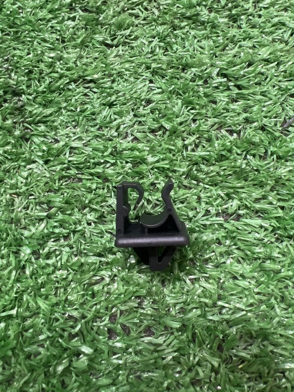 Клипса кузова, 100 рублей, Красноярск