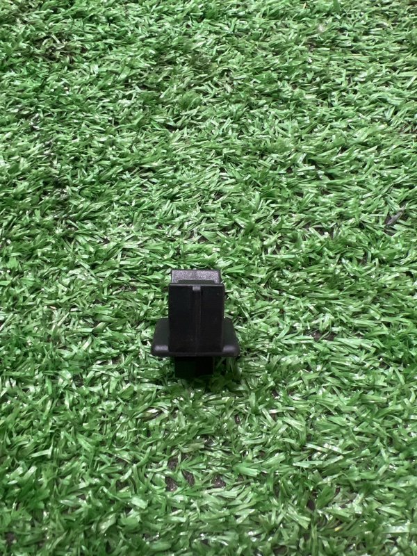 Клипса кузова, 100 рублей, Красноярск