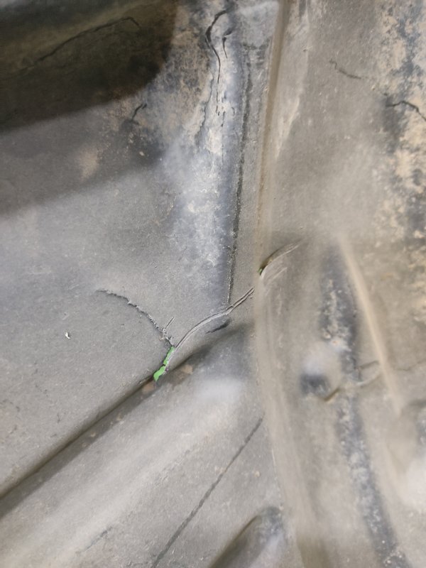 Подкрылок, 2000 рублей, Красноярск