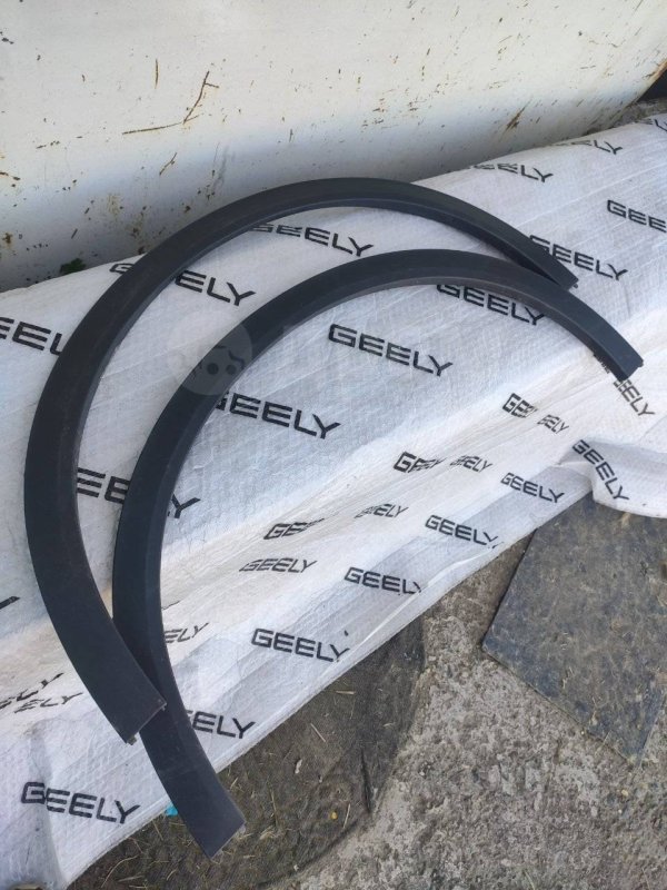 Накладка крыла, 1000 рублей, Красноярск