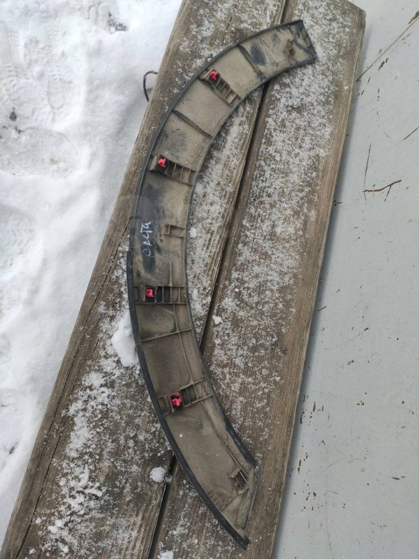 Накладка крыла, 1000 рублей, Красноярск