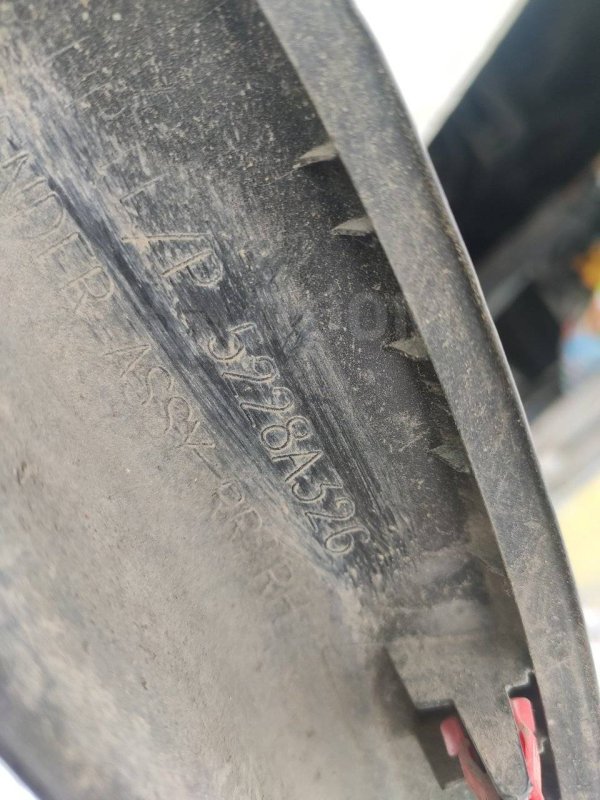 Накладка крыла, 1000 рублей, Красноярск