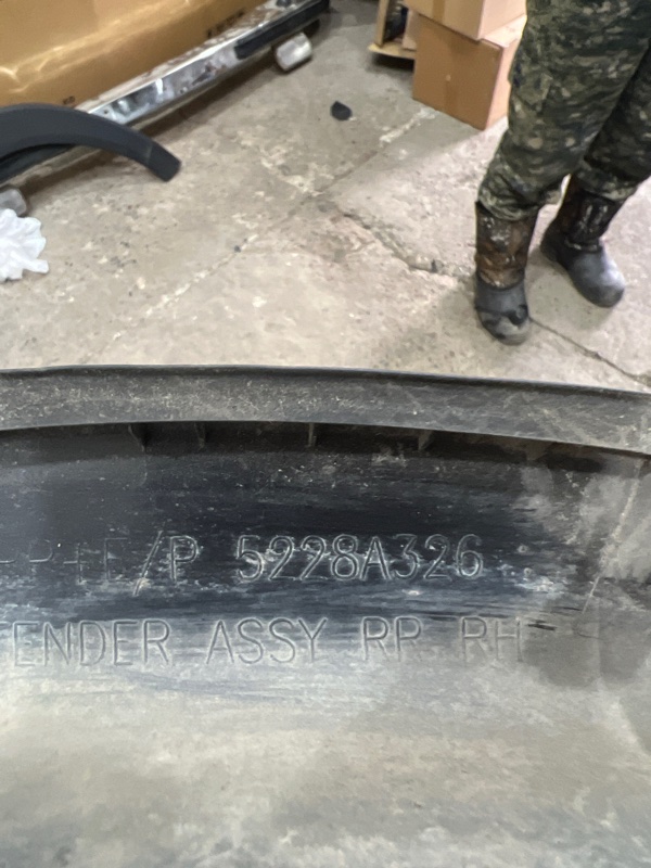 Накладка крыла, 1000 рублей, Красноярск