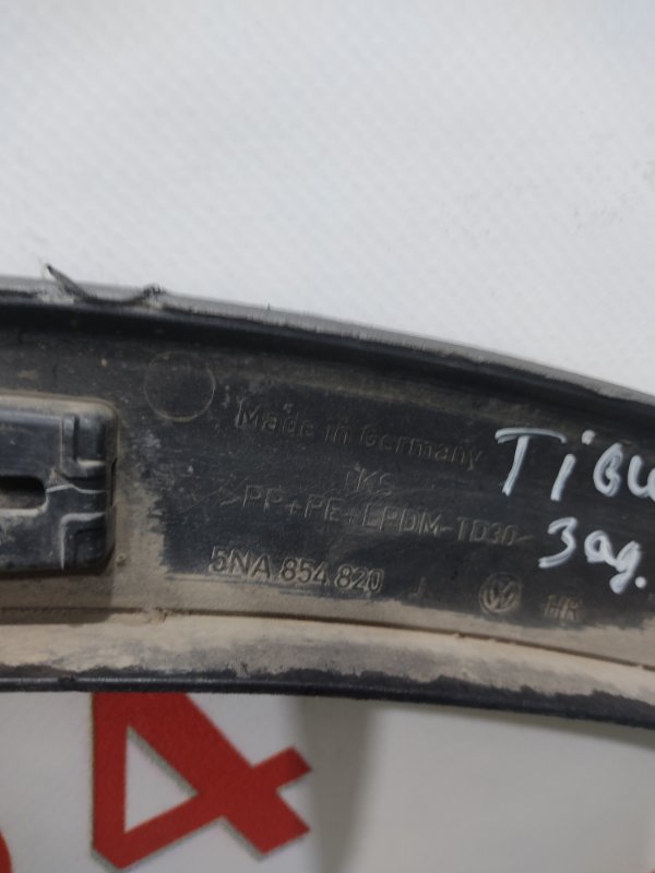 Накладка крыла, 1000 рублей, Красноярск