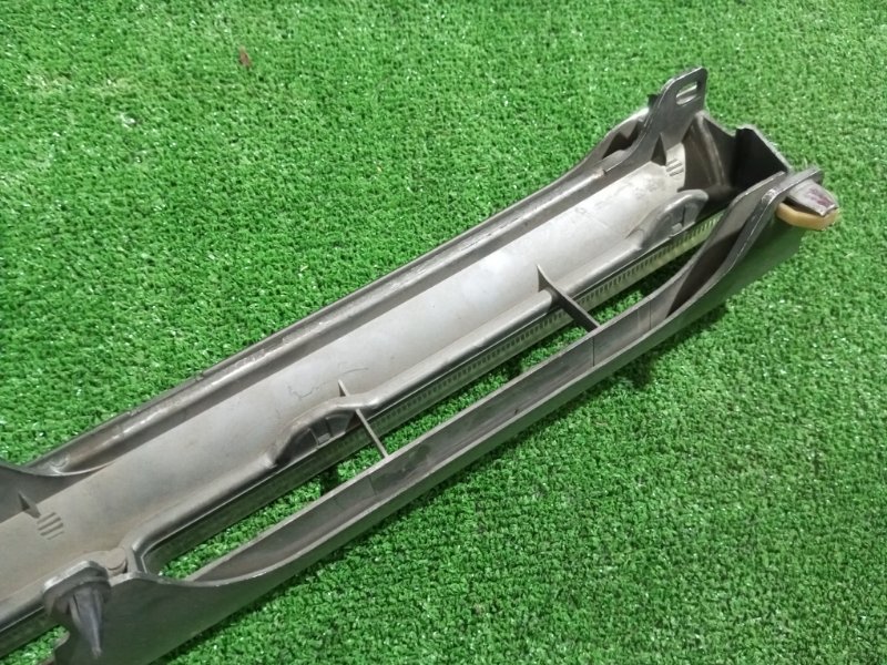 Решетка радиатора, 2000 рублей, Пешки