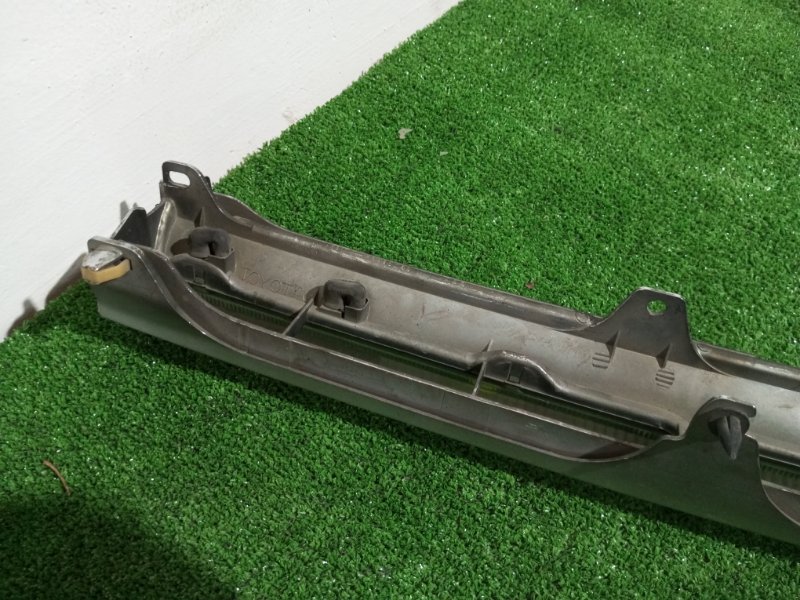 Решетка радиатора, 2000 рублей, Пешки