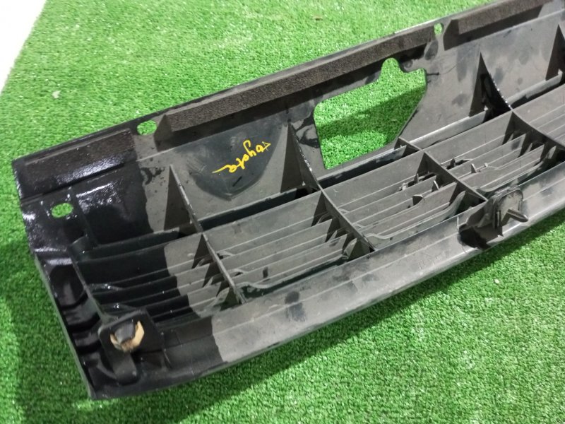 Решетка радиатора, 2000 рублей, Пешки