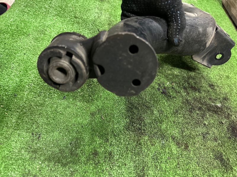 Рычаг нижний, 3000 рублей, Пешки