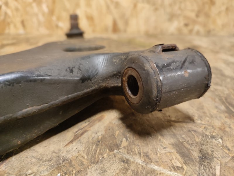 Рычаг нижний, 1000 рублей, Пешки