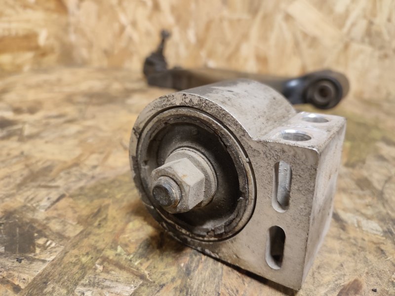 Рычаг нижний, 4000 рублей, Пешки