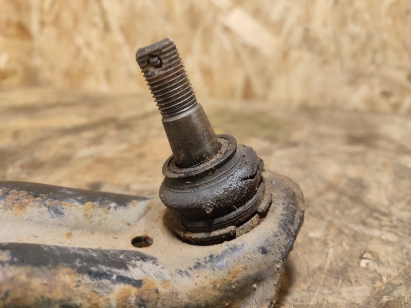 Рычаг нижний, 1500 рублей, Пешки