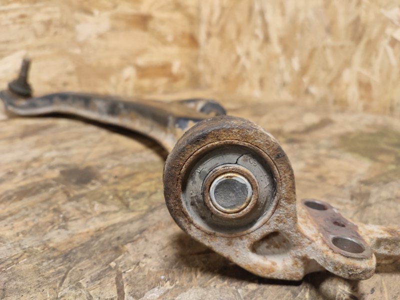 Рычаг нижний, 1500 рублей, Пешки