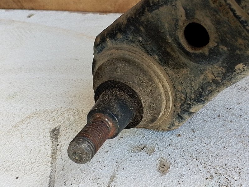 Рычаг нижний, 7000 рублей, Пешки