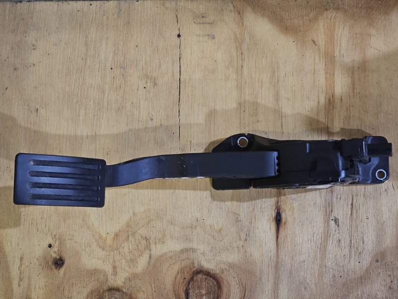 Педаль газа, 2500 рублей, Пешки