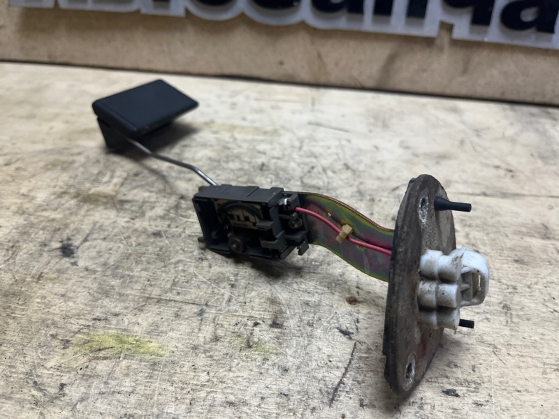 Датчик уровня топлива, 2000 рублей, Пешки