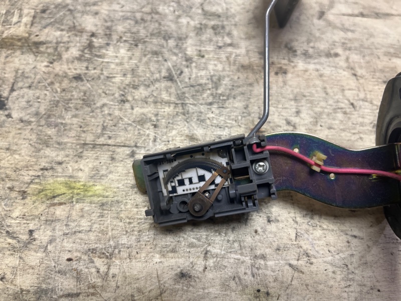 Датчик уровня топлива, 2000 рублей, Пешки