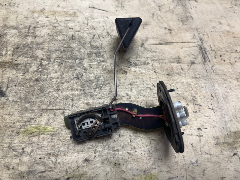 Датчик уровня топлива, 2000 рублей, Пешки