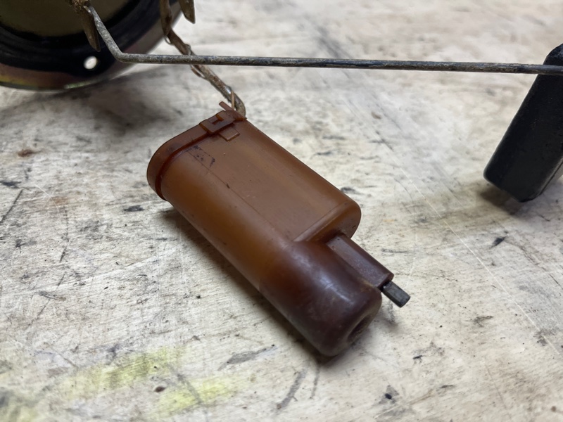 Датчик уровня топлива, 2000 рублей, Пешки