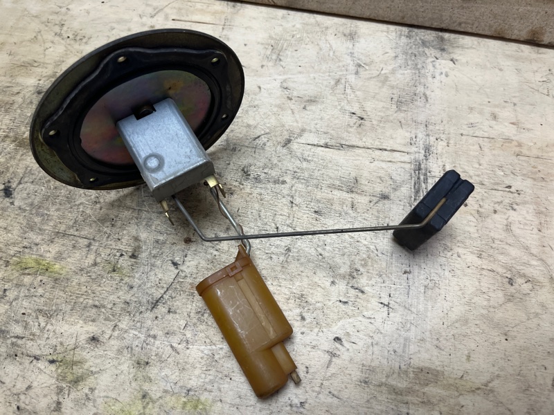 Датчик уровня топлива, 2000 рублей, Пешки