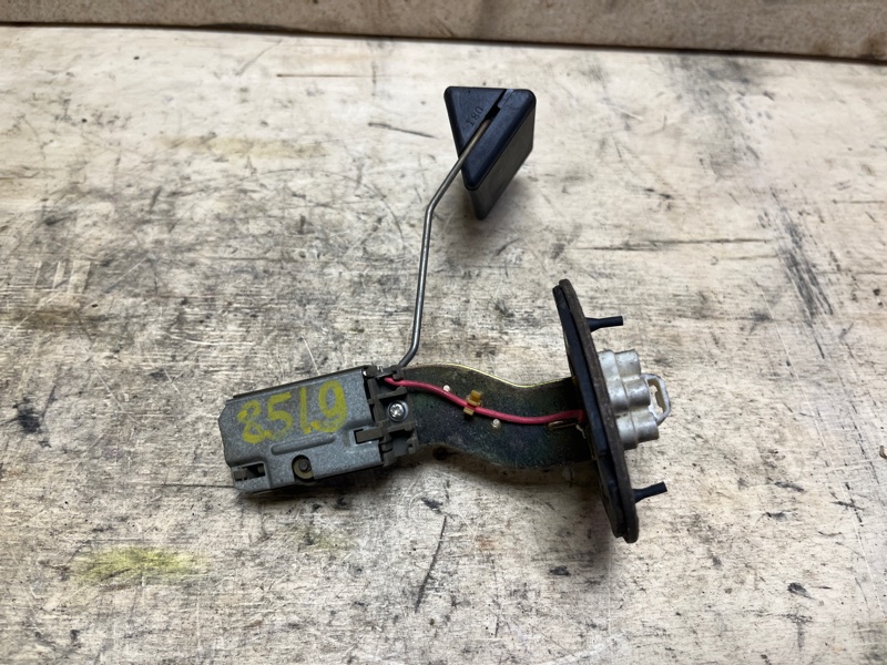 Датчик уровня топлива, 2000 рублей, Пешки