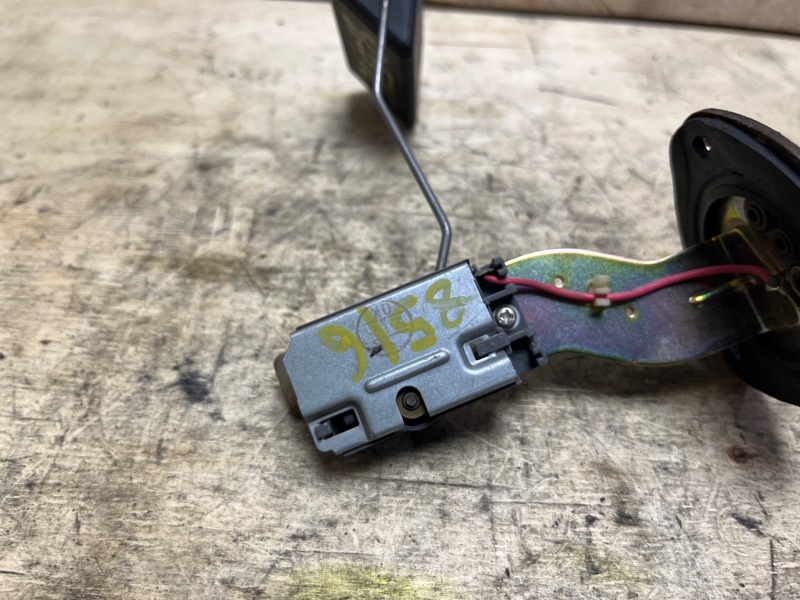 Датчик уровня топлива, 2000 рублей, Пешки