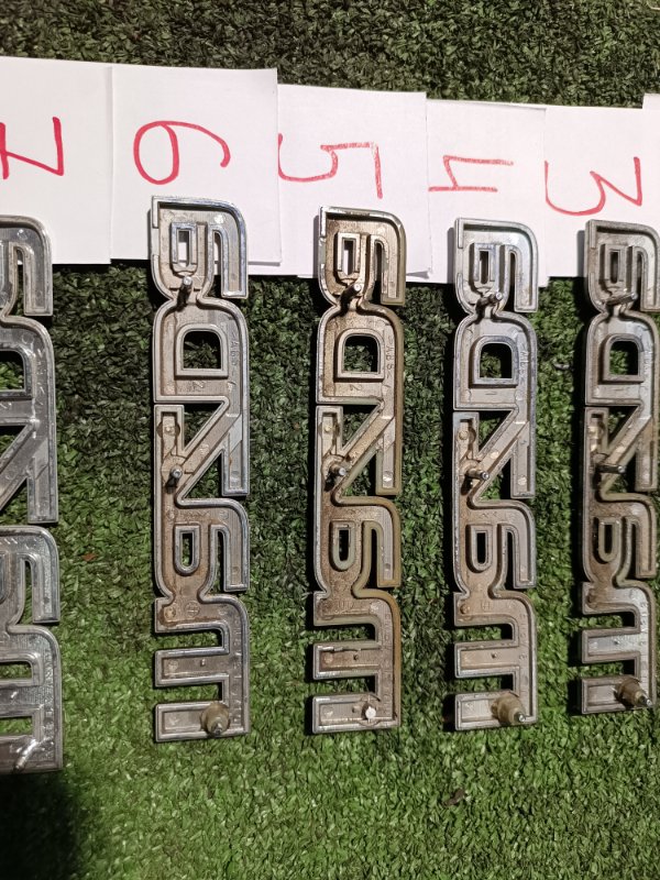 Эмблема, 1000 рублей, Пешки