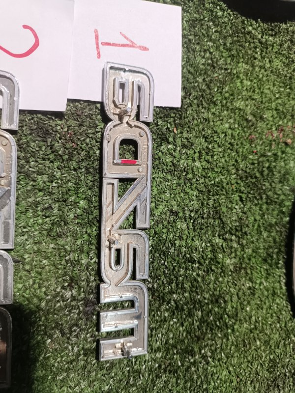 Эмблема, 1000 рублей, Пешки