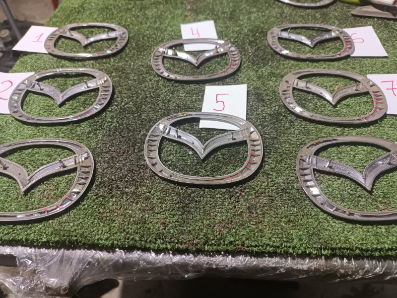 Эмблема, 1000 рублей, Пешки