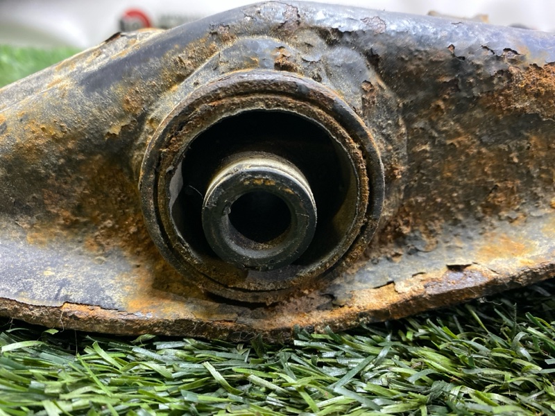 Рычаг нижний, 2000 рублей, Пешки