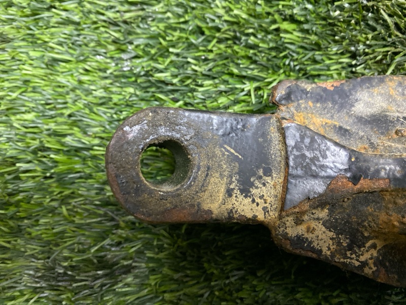 Рычаг нижний, 2000 рублей, Пешки