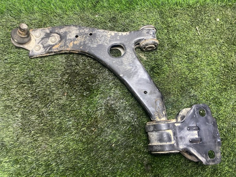 Рычаг нижний, 2500 рублей, Пешки