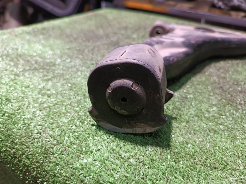 Рычаг нижний, 2500 рублей, Пешки