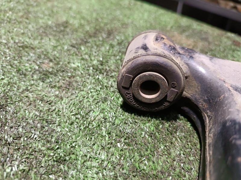 Рычаг нижний, 2500 рублей, Пешки