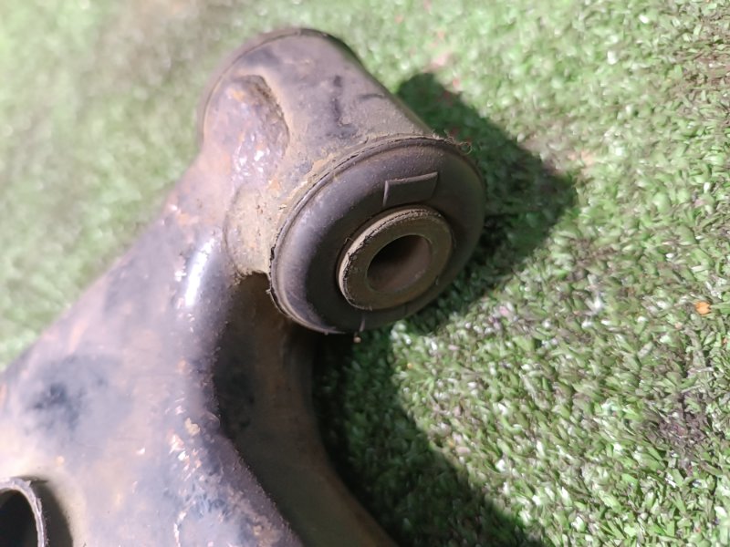 Рычаг нижний, 2500 рублей, Пешки