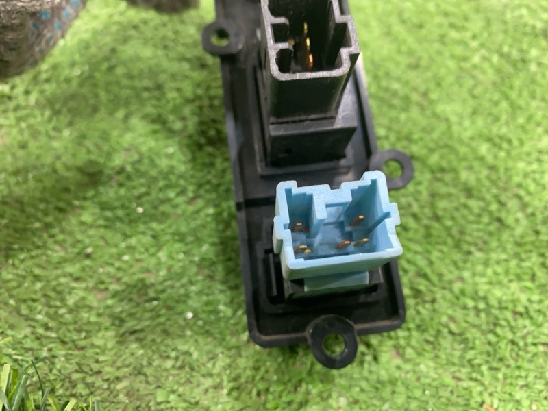 Кнопка аварийной сигнализации, 1000 рублей, Пешки