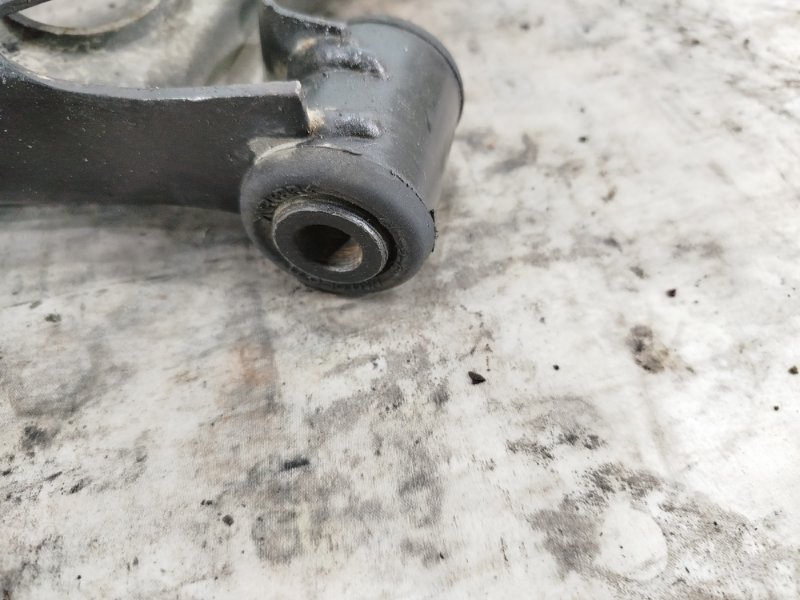 Рычаг нижний, 2000 рублей, Пешки