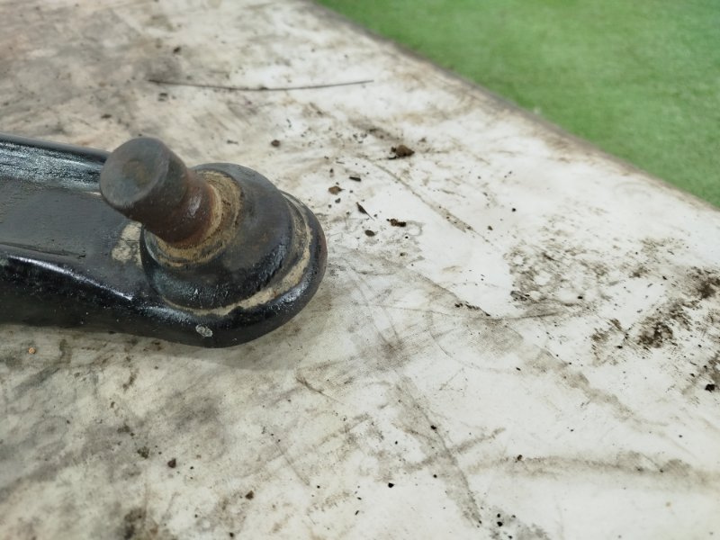 Рычаг нижний, 2000 рублей, Пешки