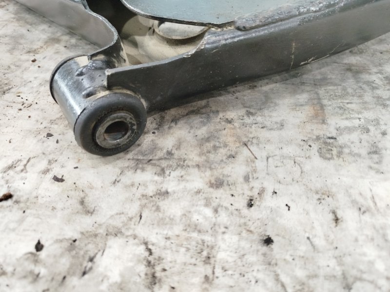 Рычаг нижний, 2000 рублей, Пешки