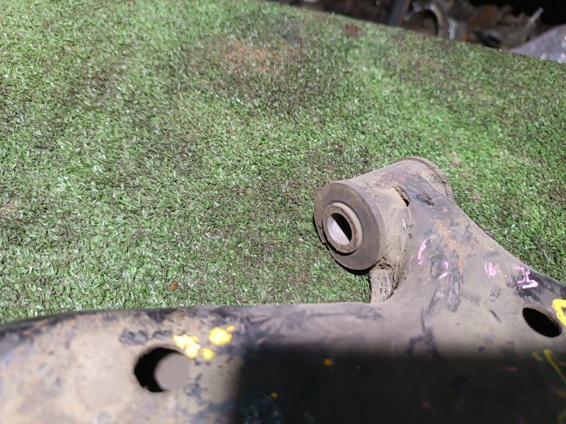 Рычаг нижний, 2000 рублей, Пешки