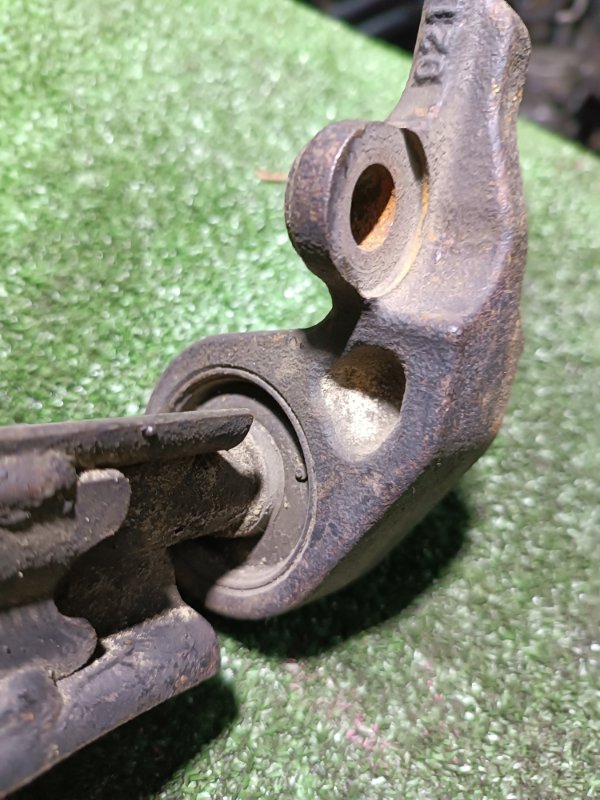 Рычаг нижний, 2000 рублей, Пешки