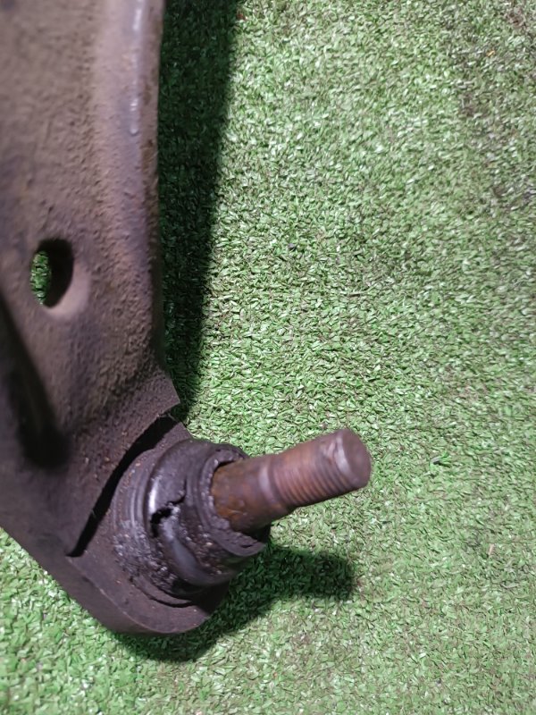 Рычаг нижний, 2500 рублей, Пешки