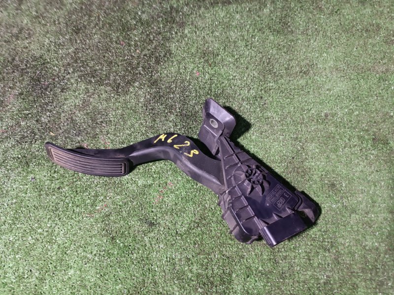 Педаль газа, 2000 рублей, Пешки