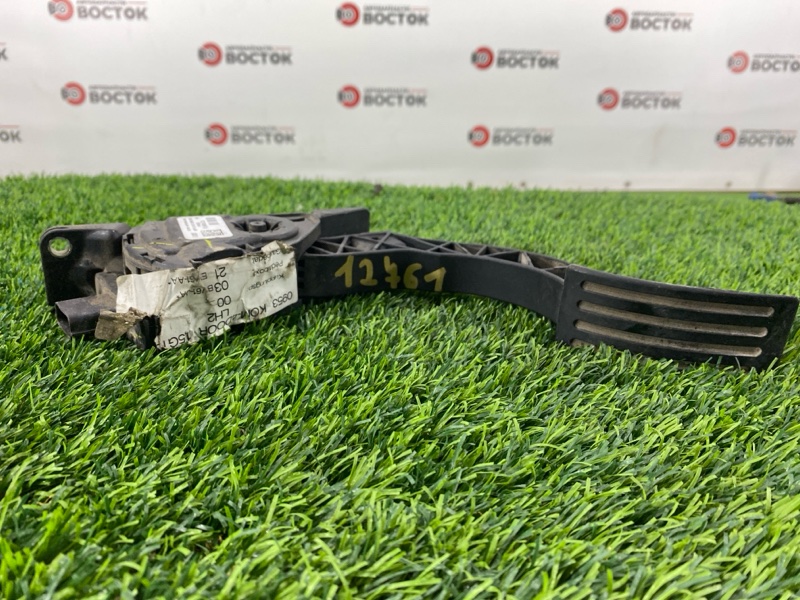 Педаль газа, 2000 рублей, Пешки