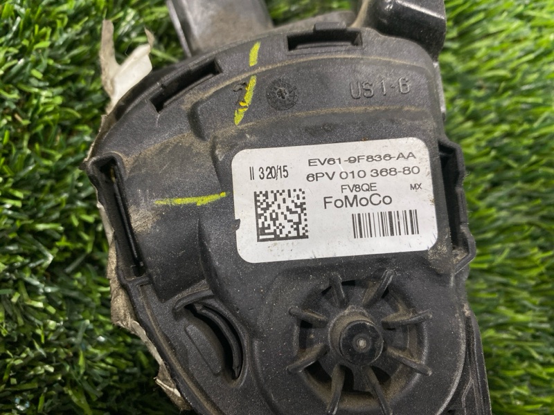 Педаль газа, 2000 рублей, Пешки