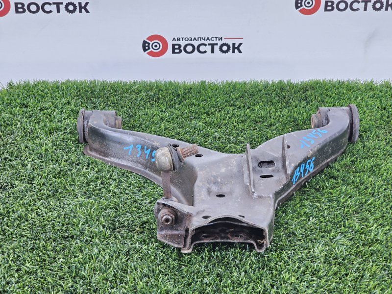 Рычаг нижний, 2500 рублей, Пешки