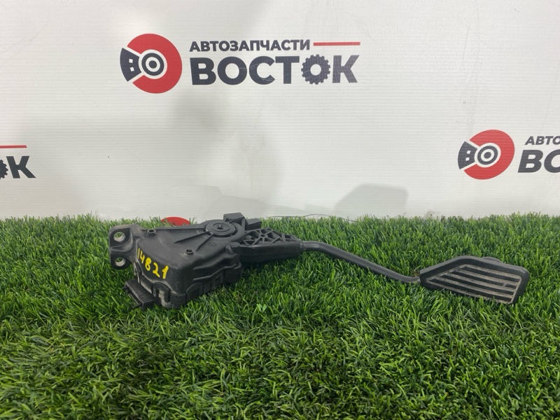 Педаль газа, 2000 рублей, Пешки