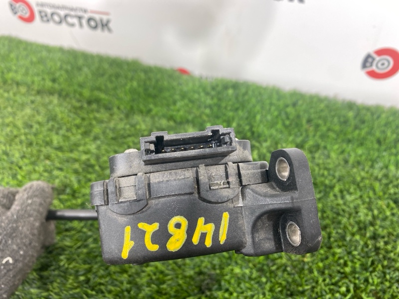 Педаль газа, 2000 рублей, Пешки