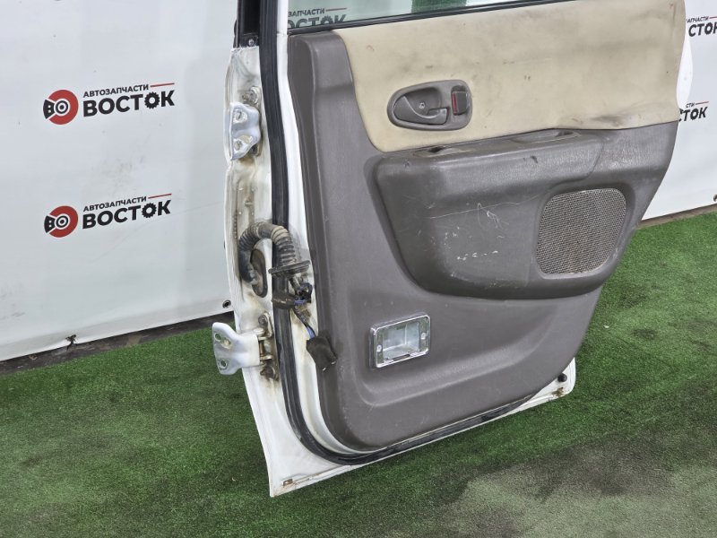 Дверь, 10000 рублей, Пешки