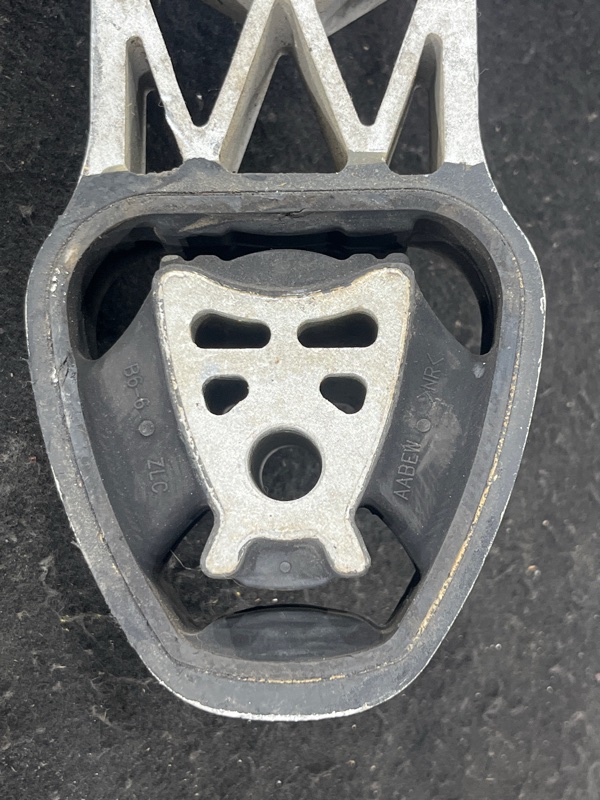 Подушка двигателя, 2000 рублей, Пешки